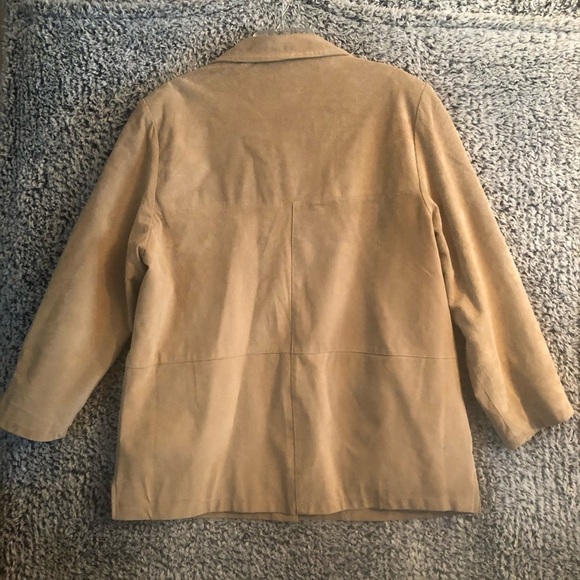 Men’s  Light Suede Tan color in Excellent Used Condition - Picture 7 of 10